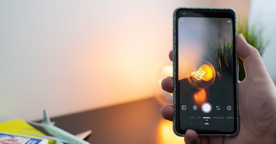 Hand holding a cell phone.